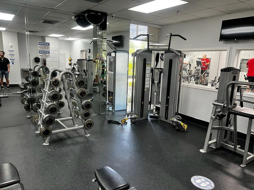 For Rent: $2,690 (2 beds, 2 baths, 914 Square Feet)
