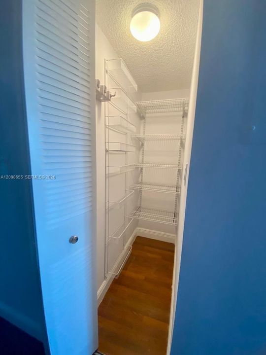 For Rent: $2,690 (2 beds, 2 baths, 914 Square Feet)