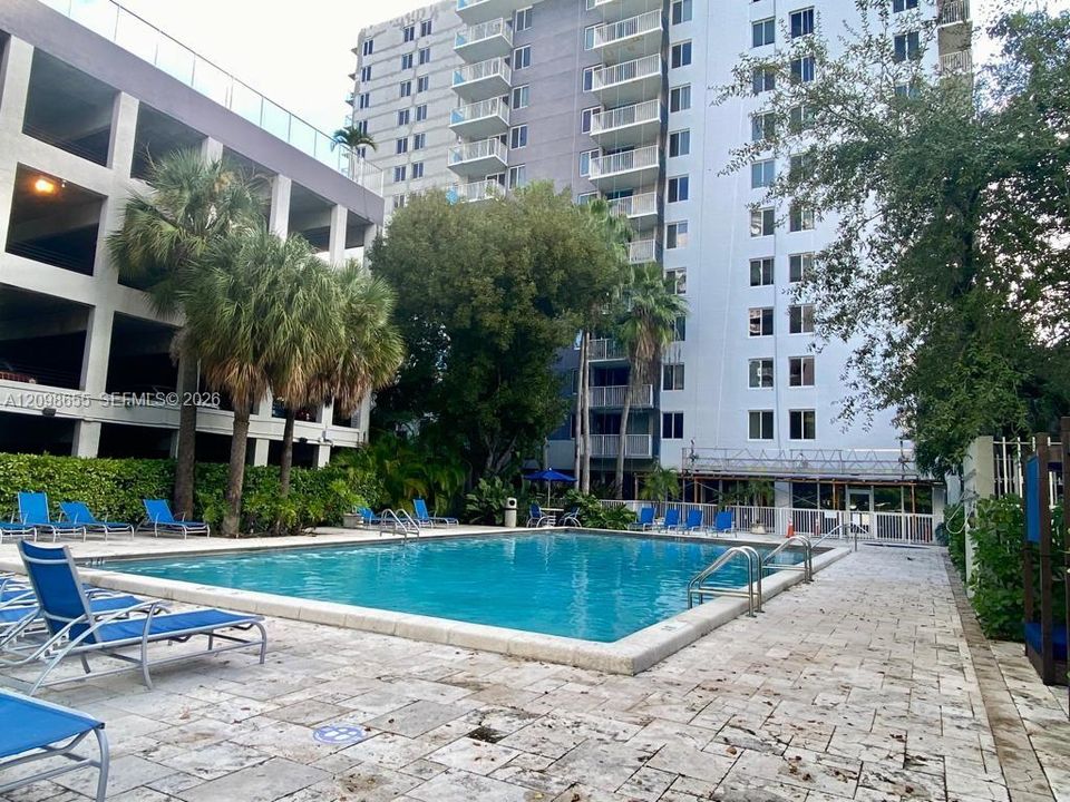 For Rent: $2,690 (2 beds, 2 baths, 914 Square Feet)