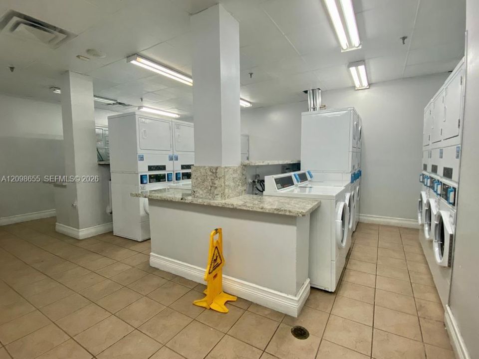 For Rent: $2,690 (2 beds, 2 baths, 914 Square Feet)