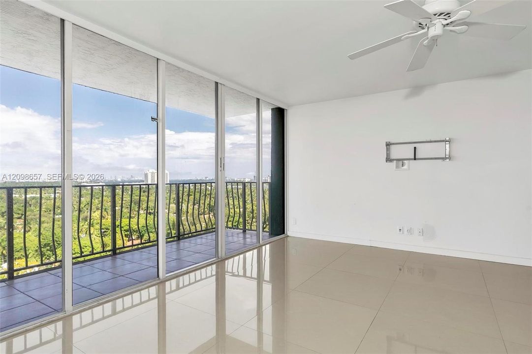 For Rent: $2,600 (2 beds, 2 baths, 1219 Square Feet)