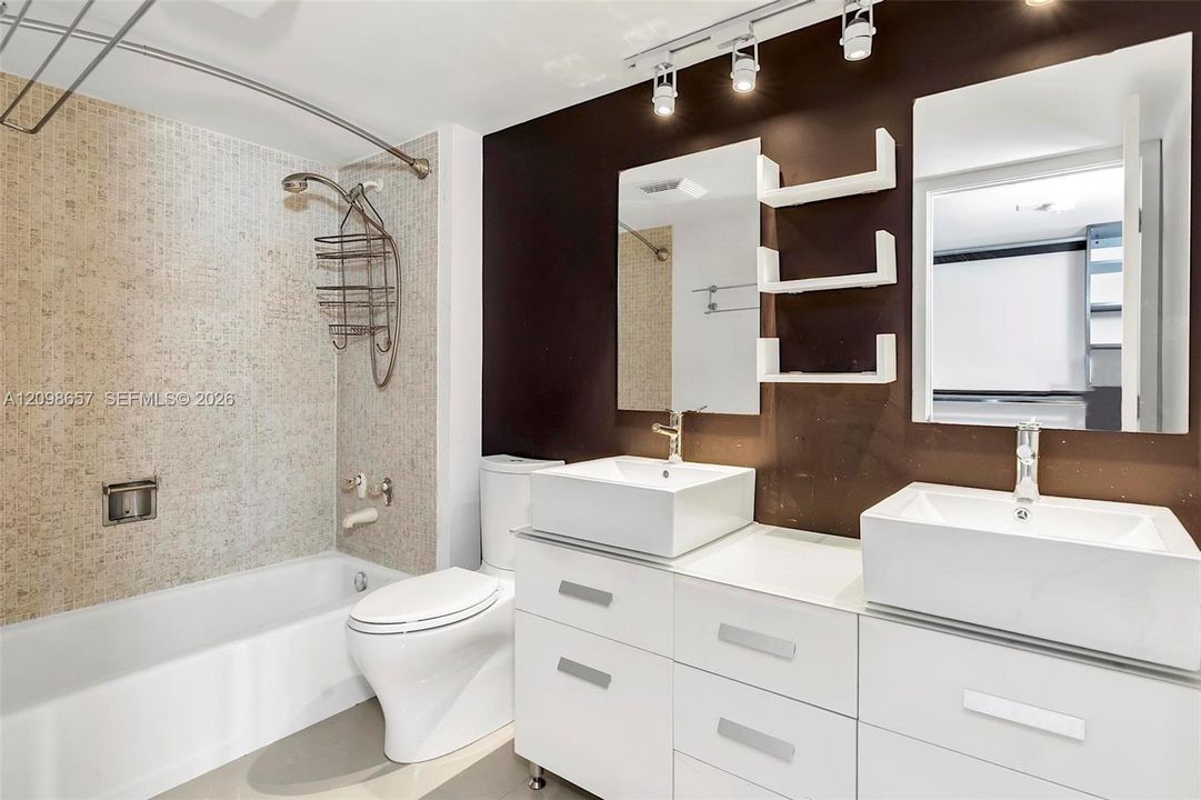 For Rent: $2,600 (2 beds, 2 baths, 1219 Square Feet)