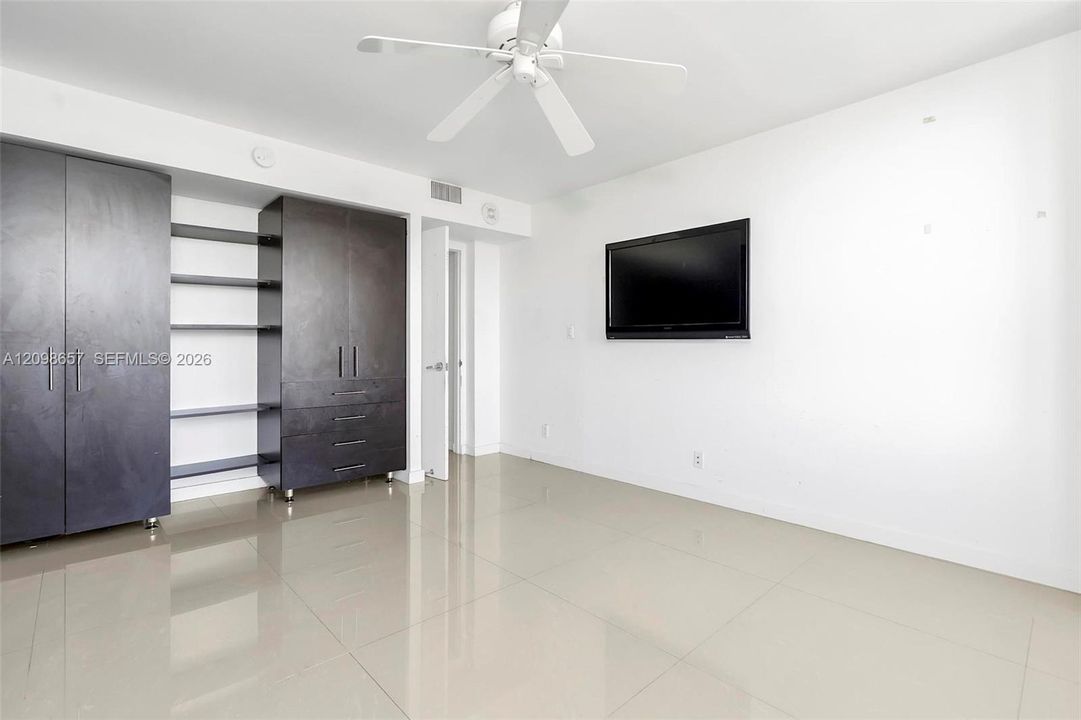 For Rent: $2,600 (2 beds, 2 baths, 1219 Square Feet)
