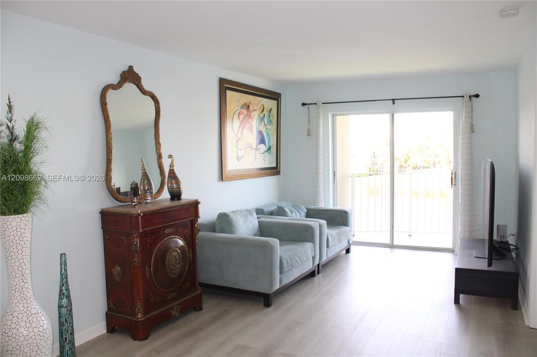 For Sale: $169,900 (1 beds, 1 baths, 600 Square Feet)