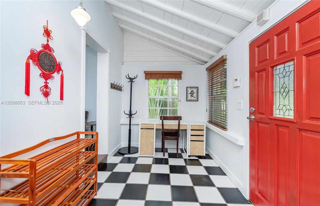 For Rent: $5,900 (3 beds, 2 baths, 1177 Square Feet)
