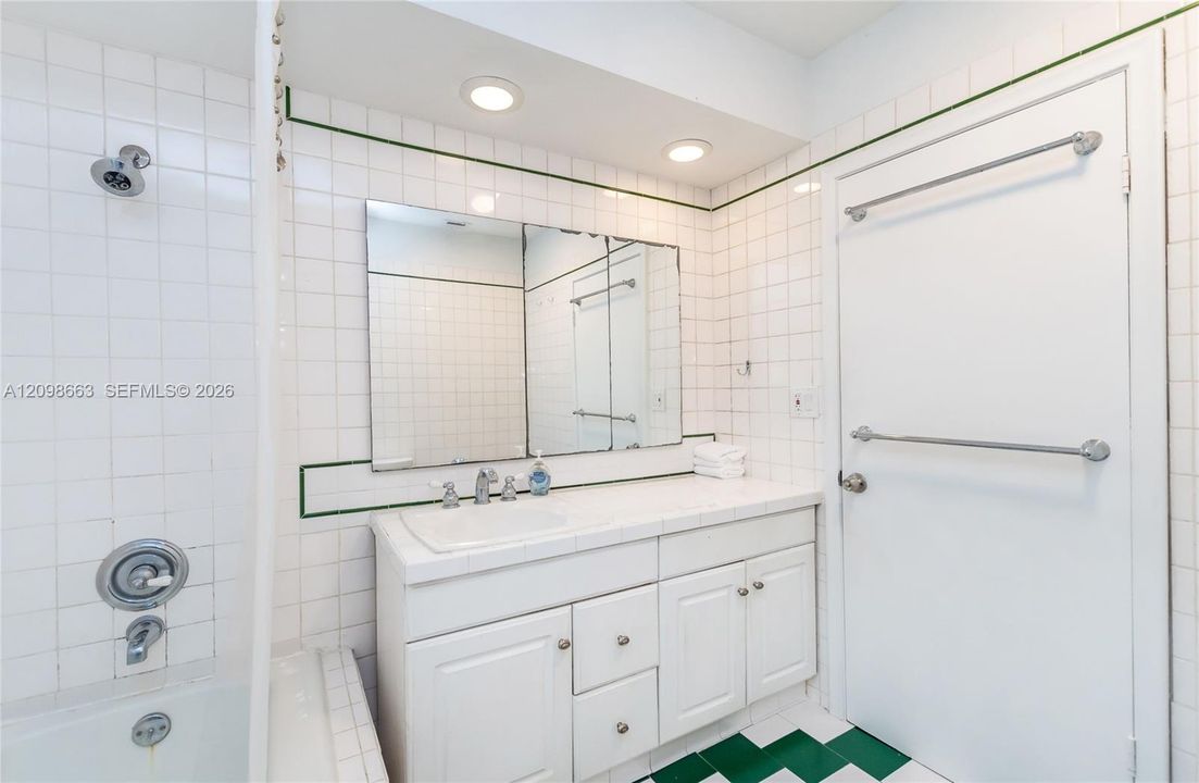 For Rent: $5,900 (3 beds, 2 baths, 1177 Square Feet)