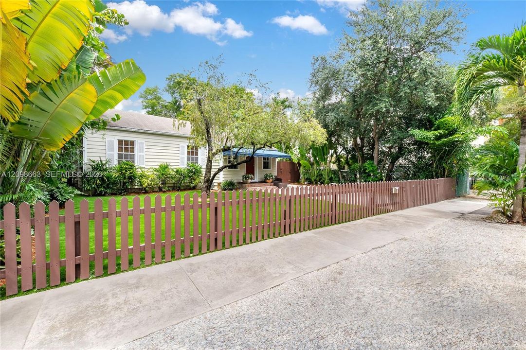 For Rent: $5,900 (3 beds, 2 baths, 1177 Square Feet)
