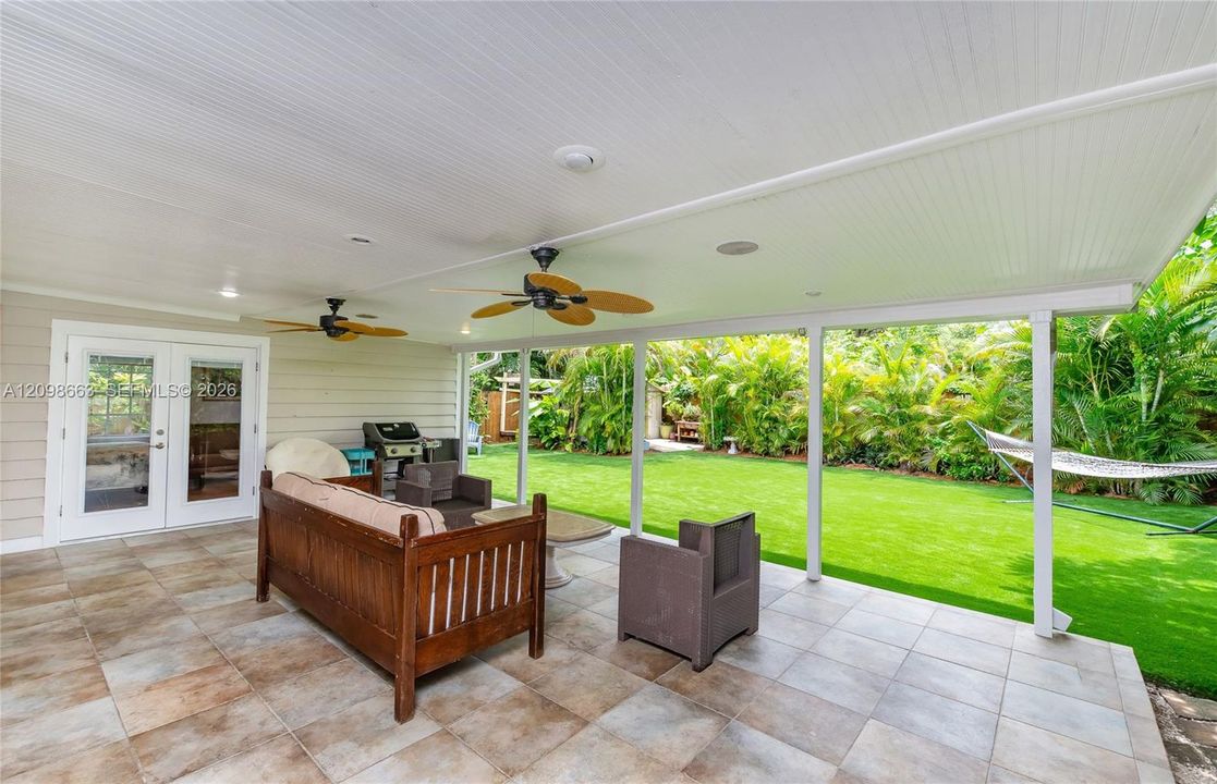 For Rent: $5,900 (3 beds, 2 baths, 1177 Square Feet)