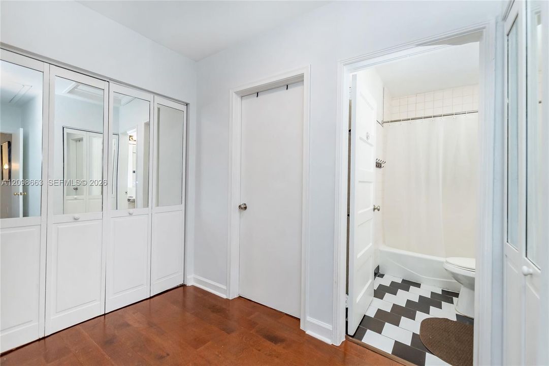 For Rent: $5,900 (3 beds, 2 baths, 1177 Square Feet)