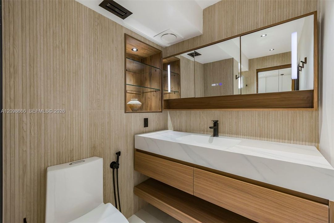 For Rent: $8,500 (2 beds, 2 baths, 1299 Square Feet)