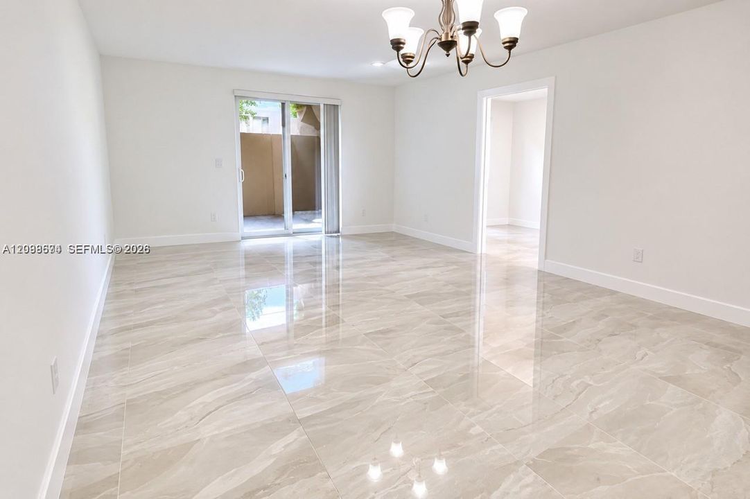 For Rent: $2,200 (2 beds, 2 baths, 930 Square Feet)