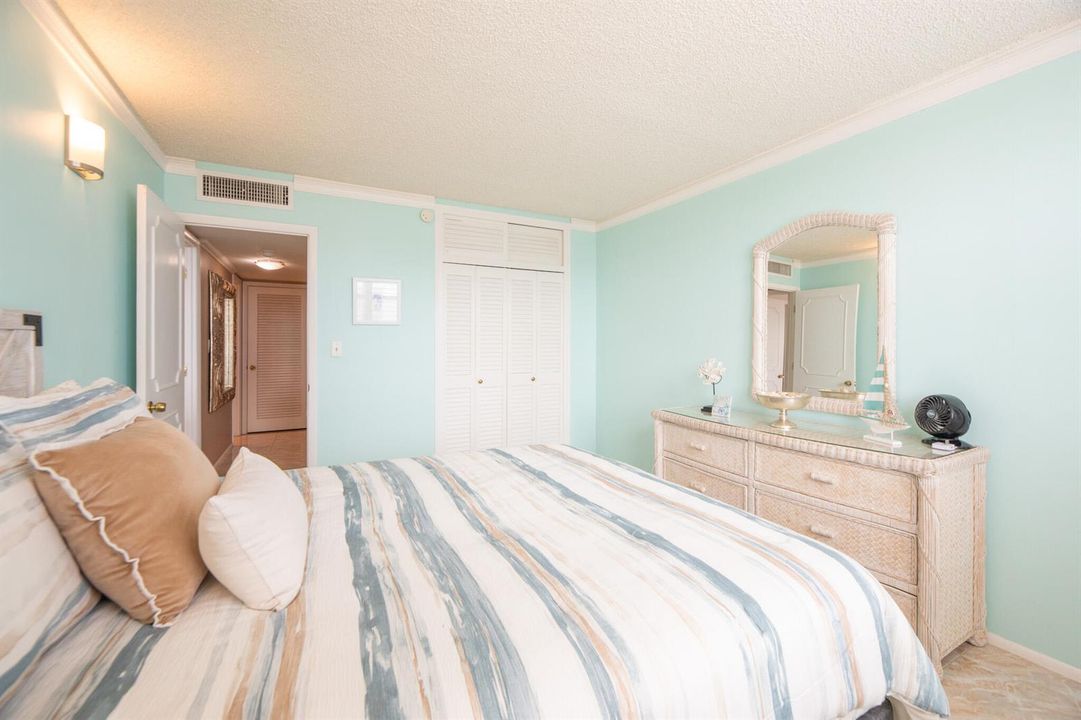 JH 1404 guest bedroom 4