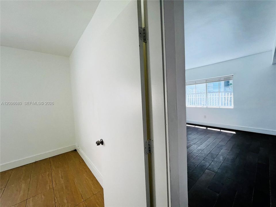 For Rent: $2,650 (1 beds, 1 baths, 800 Square Feet)