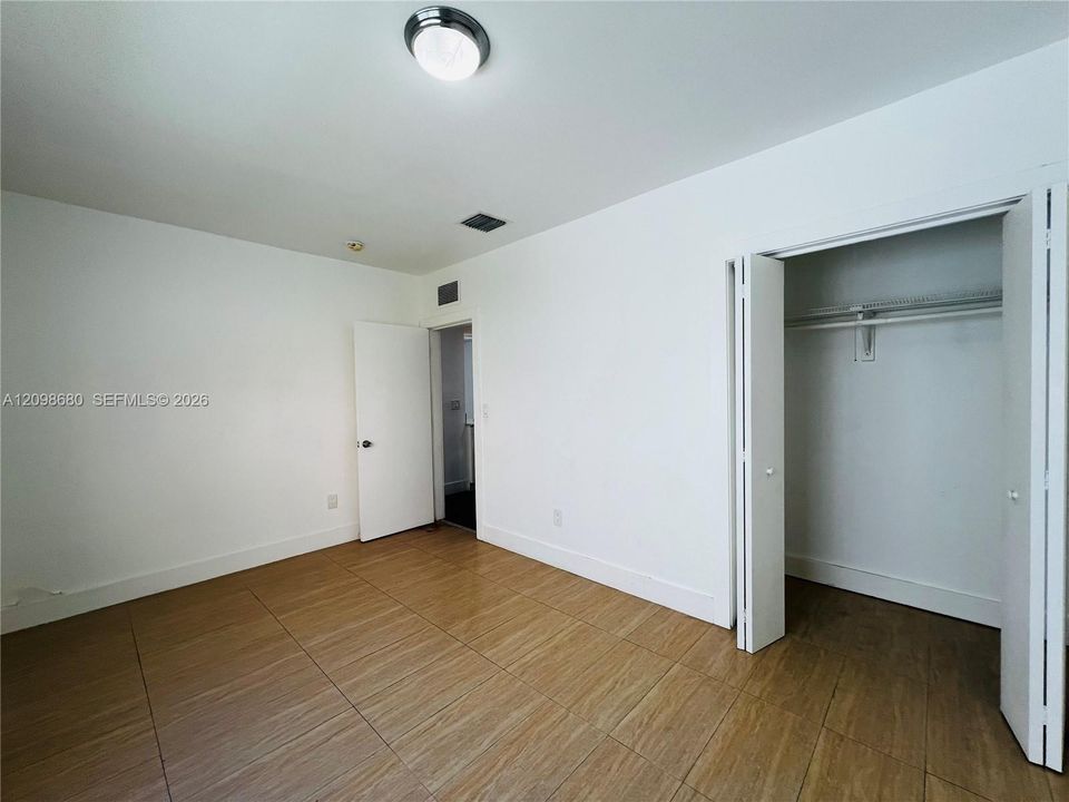For Rent: $2,650 (1 beds, 1 baths, 800 Square Feet)