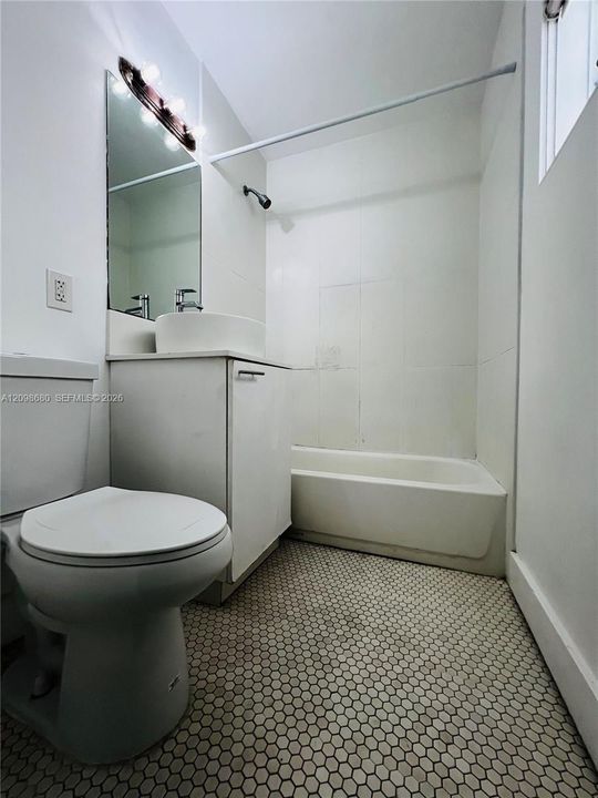 For Rent: $2,650 (1 beds, 1 baths, 800 Square Feet)