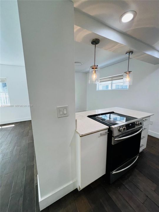 For Rent: $2,650 (1 beds, 1 baths, 800 Square Feet)