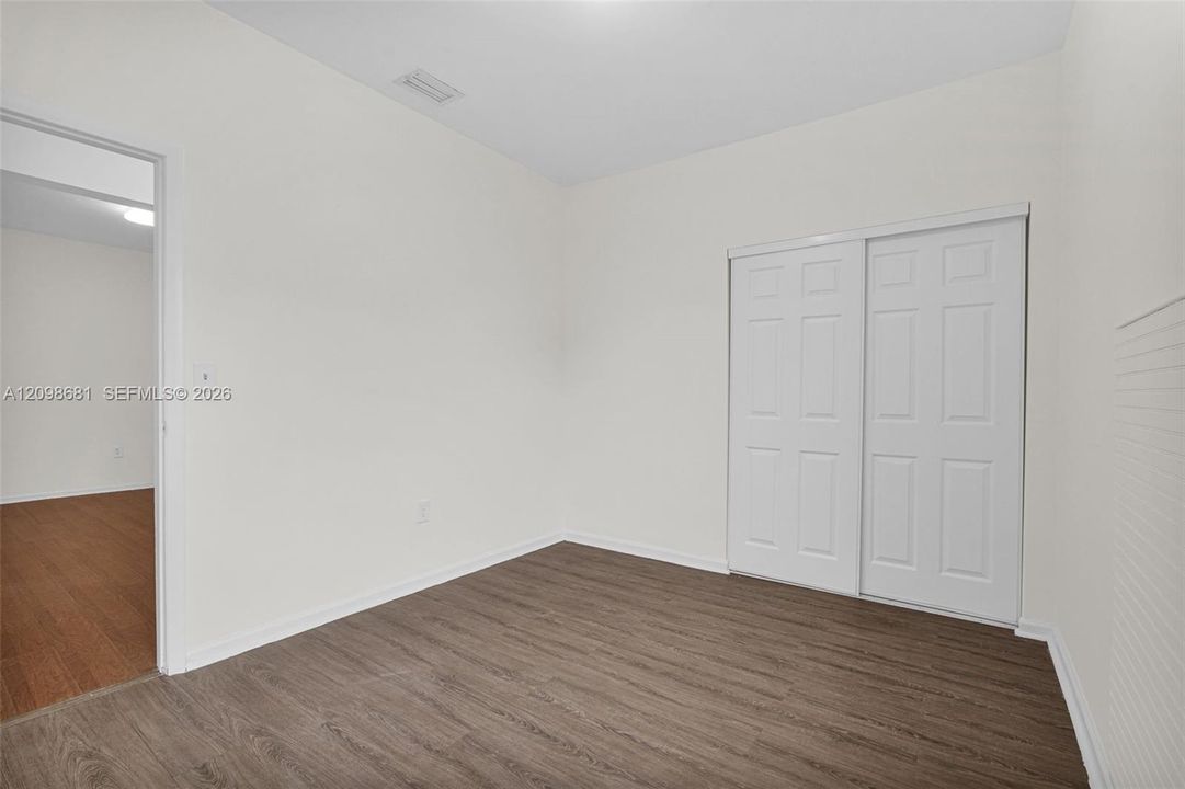В аренду: $3,700 (5 спален, 3 ванн, 1300 Квадратных фут)