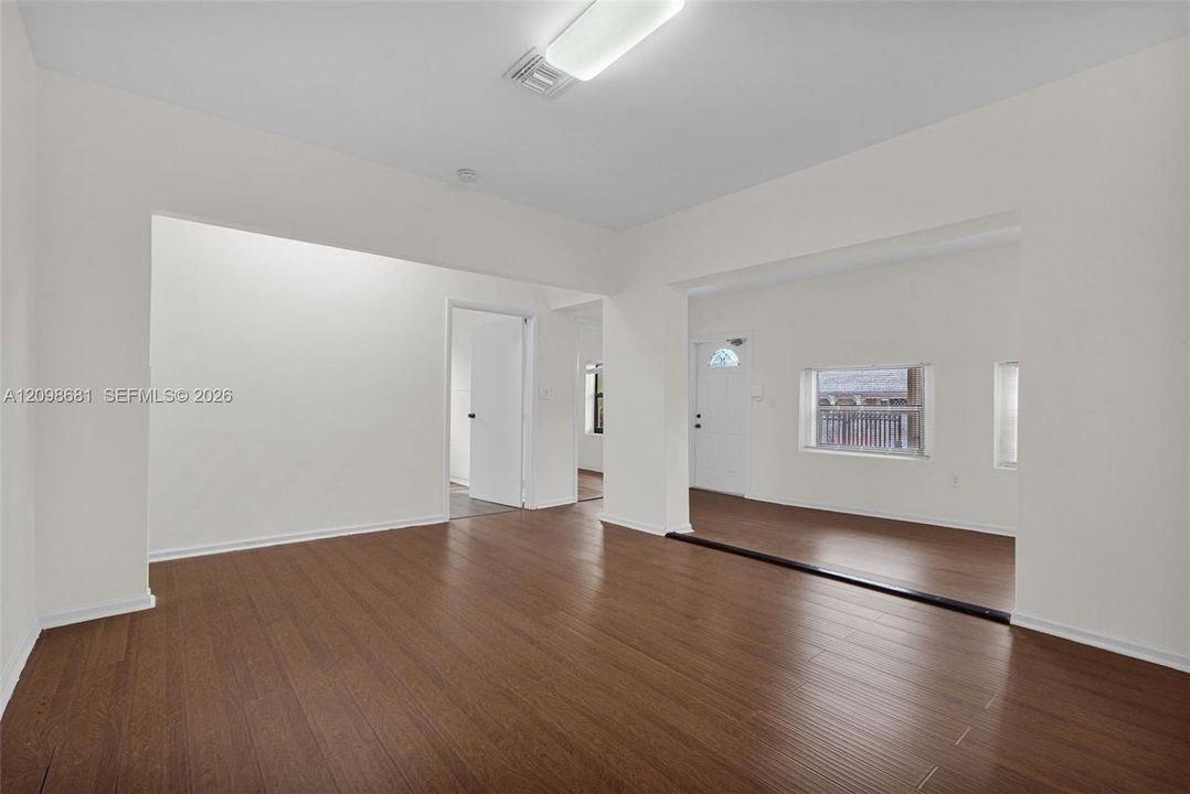 В аренду: $3,700 (5 спален, 3 ванн, 1300 Квадратных фут)