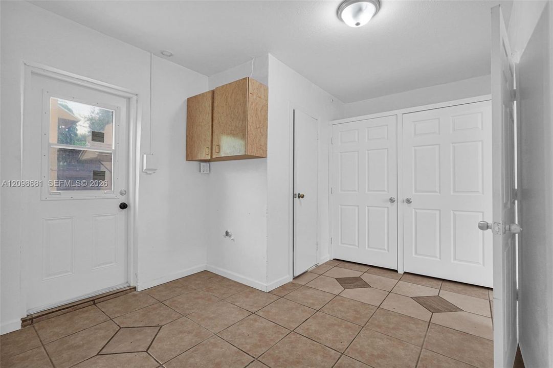В аренду: $3,700 (5 спален, 3 ванн, 1300 Квадратных фут)