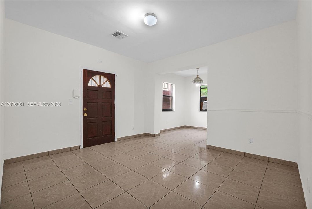 В аренду: $3,700 (5 спален, 3 ванн, 1300 Квадратных фут)