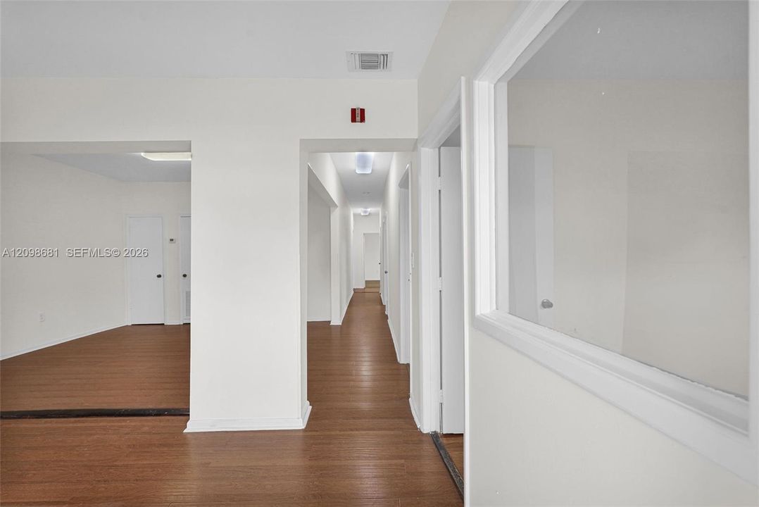 В аренду: $3,700 (5 спален, 3 ванн, 1300 Квадратных фут)