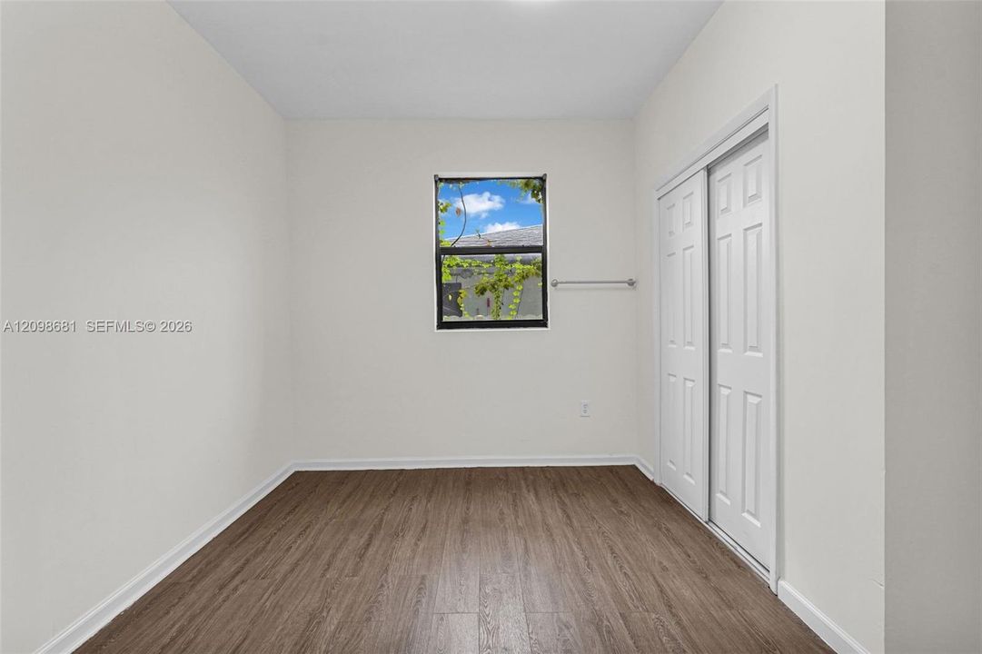 В аренду: $3,700 (5 спален, 3 ванн, 1300 Квадратных фут)
