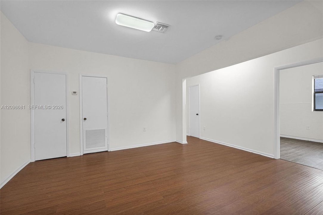 В аренду: $3,700 (5 спален, 3 ванн, 1300 Квадратных фут)