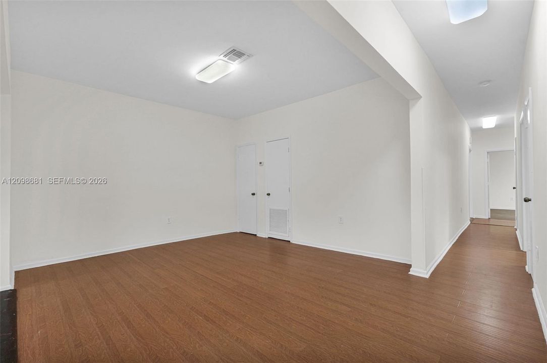 В аренду: $3,700 (5 спален, 3 ванн, 1300 Квадратных фут)