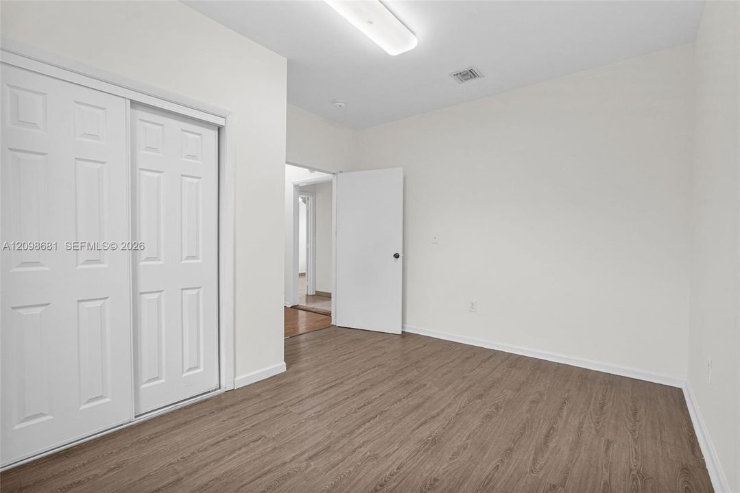 В аренду: $3,700 (5 спален, 3 ванн, 1300 Квадратных фут)