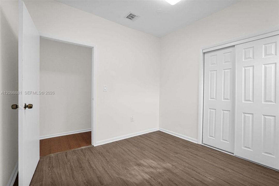 В аренду: $3,700 (5 спален, 3 ванн, 1300 Квадратных фут)
