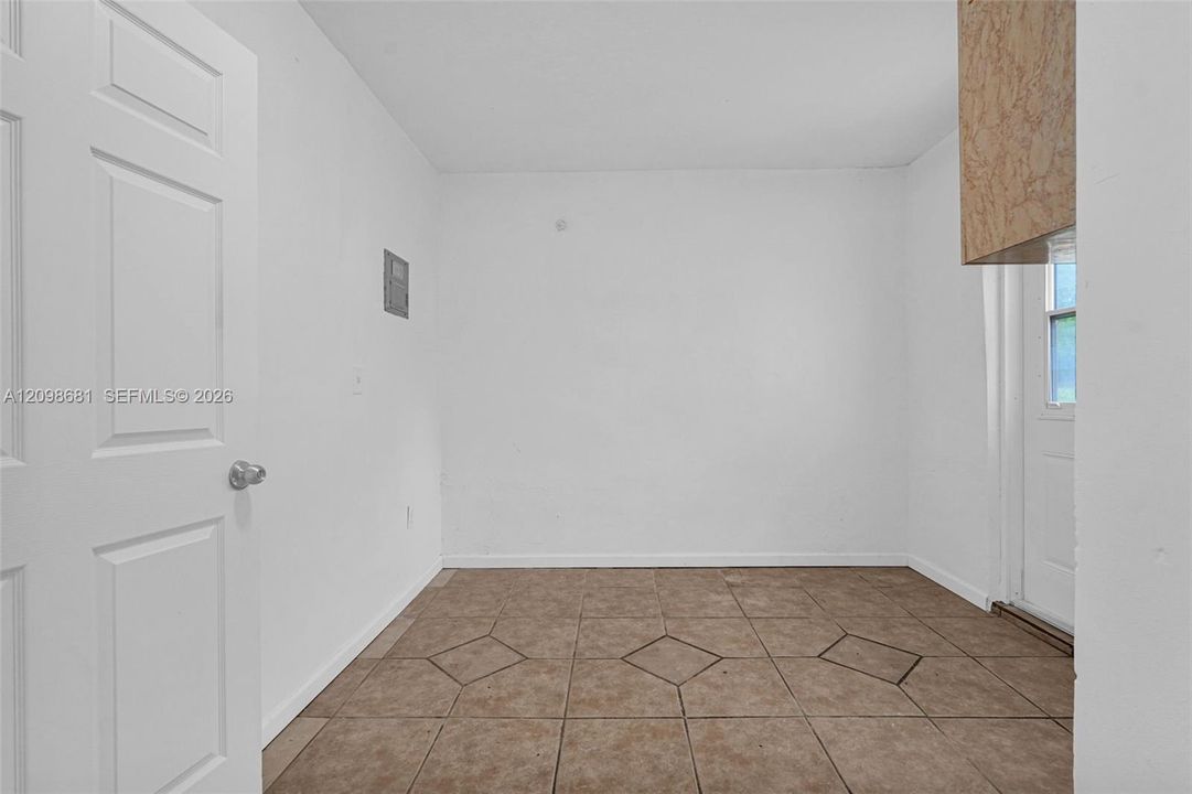 В аренду: $3,700 (5 спален, 3 ванн, 1300 Квадратных фут)