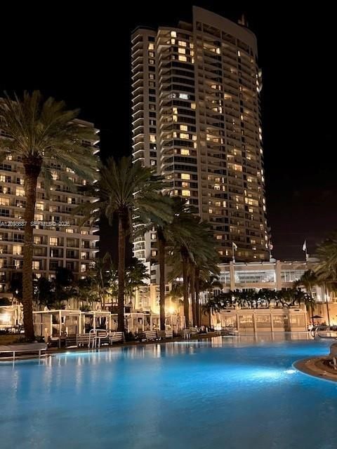 En Venta: $2,499,000 (2 camas, 3 baños, 1528 Pies cuadrados)