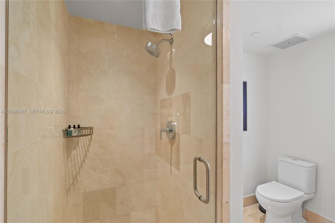 3rd bathroom - 2610