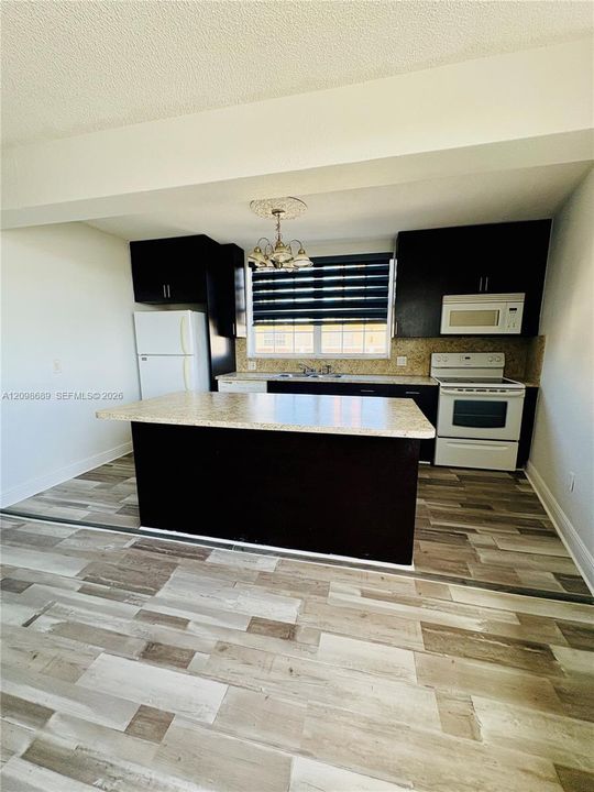 For Rent: $2,450 (2 beds, 2 baths, 1211 Square Feet)