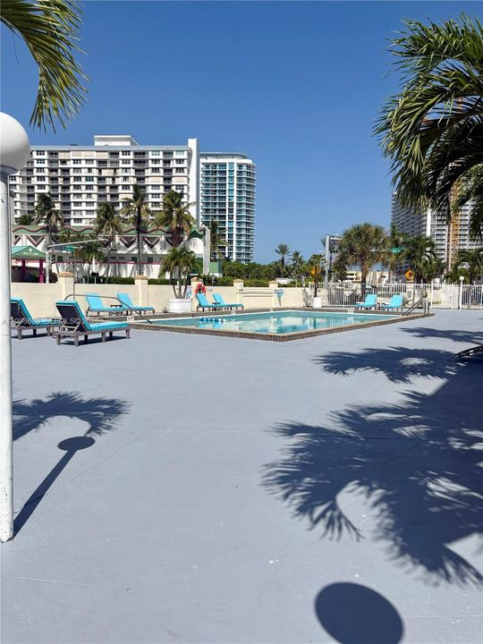 For Rent: $2,450 (2 beds, 2 baths, 1211 Square Feet)