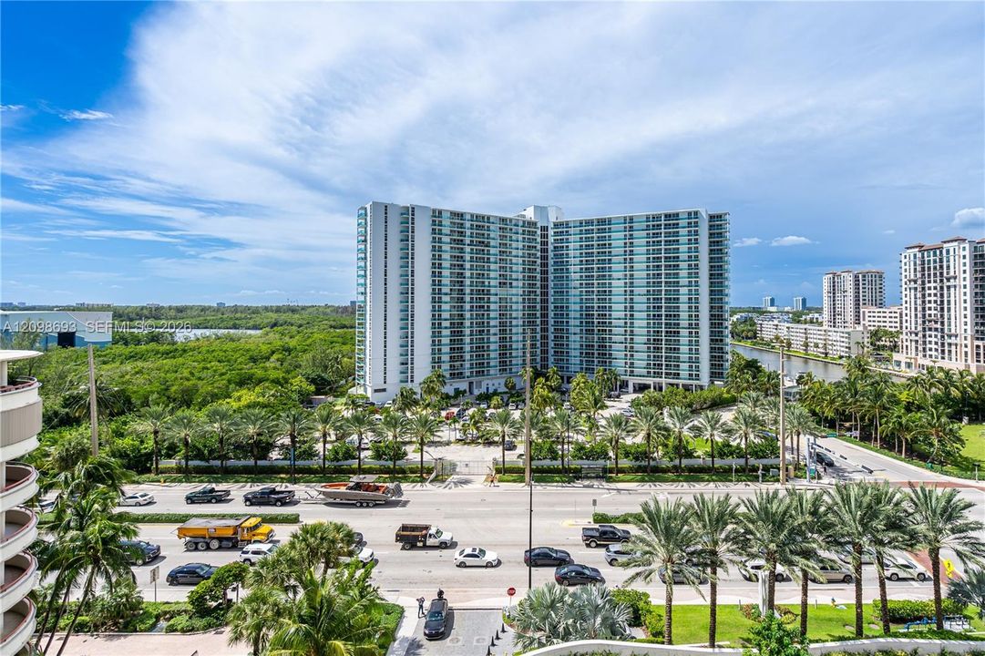 For Sale: $6,340,000 (4 beds, 5 baths, 3204 Square Feet)