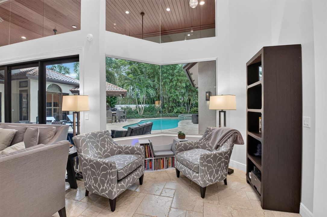 Sitting Area/Breakfast Nook