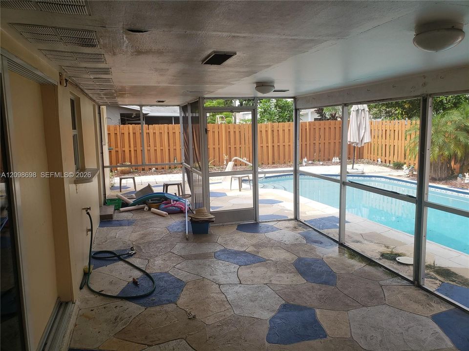 For Sale: $579,000 (3 beds, 2 baths, 1405 Square Feet)