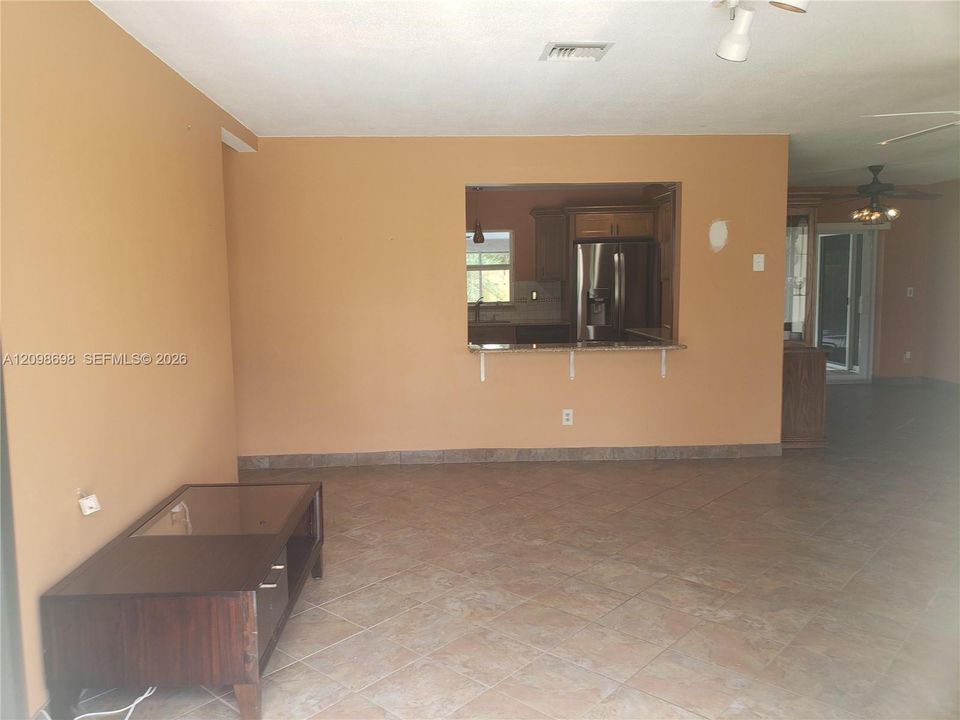 For Sale: $579,000 (3 beds, 2 baths, 1405 Square Feet)