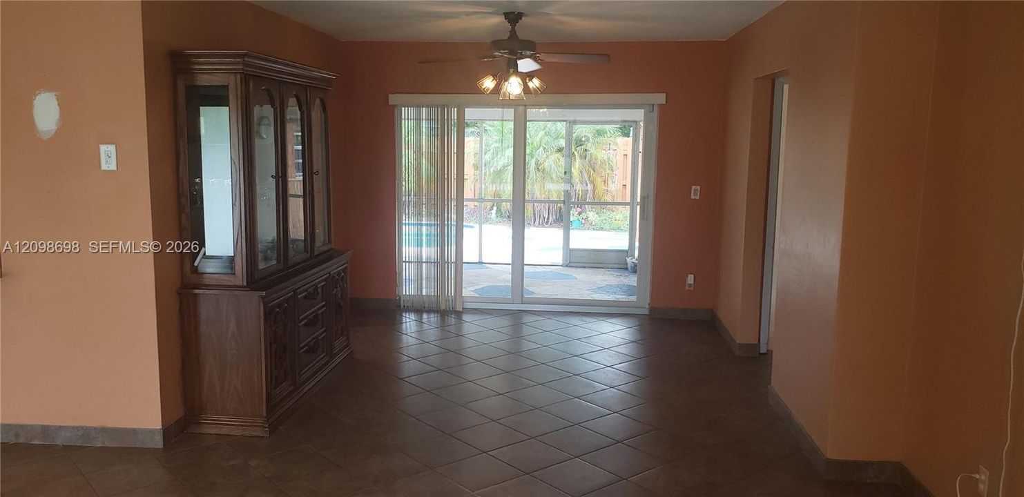 For Sale: $579,000 (3 beds, 2 baths, 1405 Square Feet)