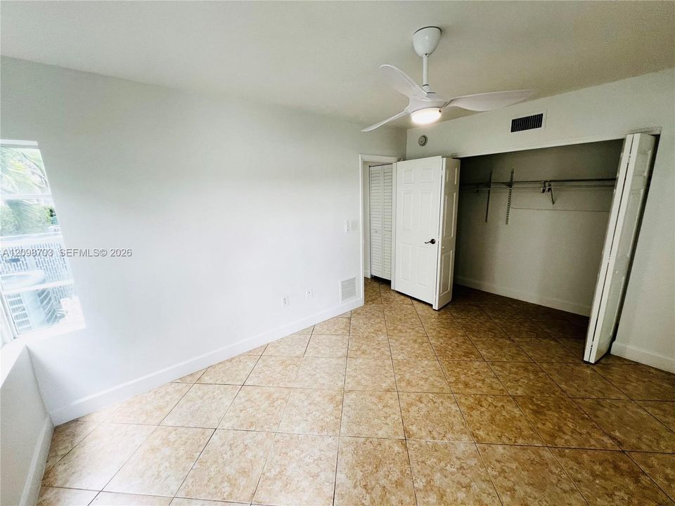 For Rent: $2,250 (1 beds, 1 baths, 800 Square Feet)