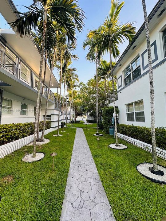 For Rent: $2,250 (1 beds, 1 baths, 800 Square Feet)