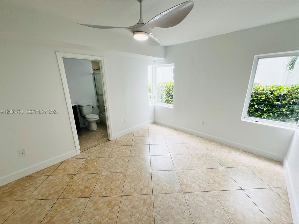 For Rent: $2,250 (1 beds, 1 baths, 800 Square Feet)