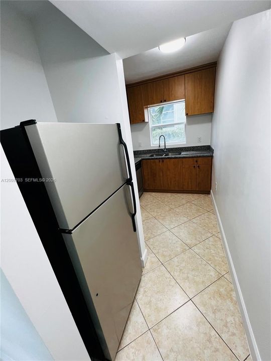 For Rent: $2,250 (1 beds, 1 baths, 800 Square Feet)