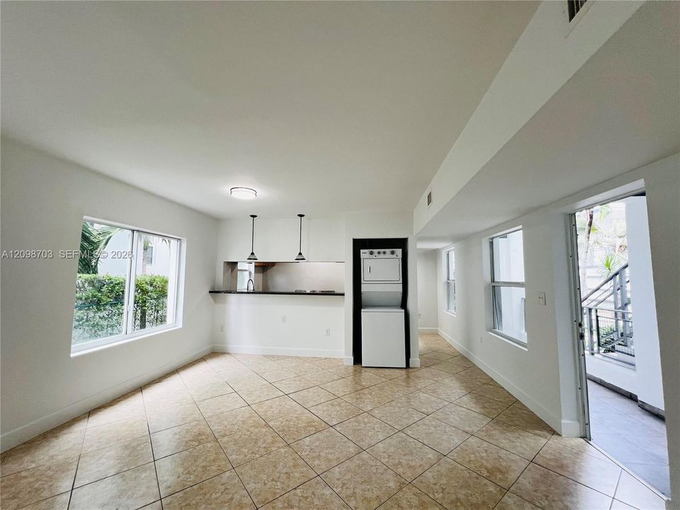 For Rent: $2,250 (1 beds, 1 baths, 800 Square Feet)