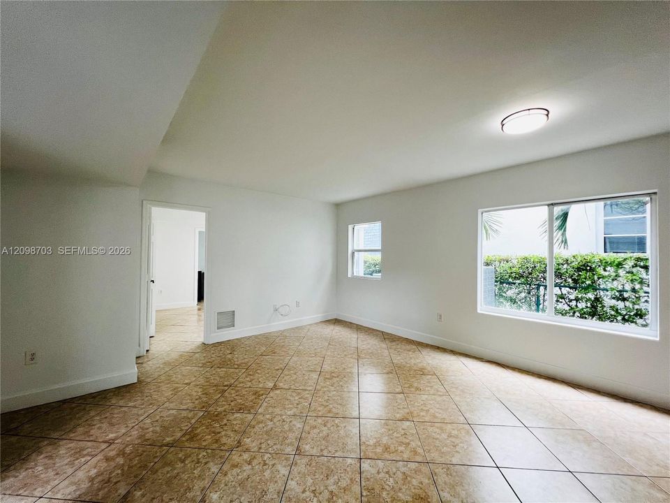 For Rent: $2,250 (1 beds, 1 baths, 800 Square Feet)