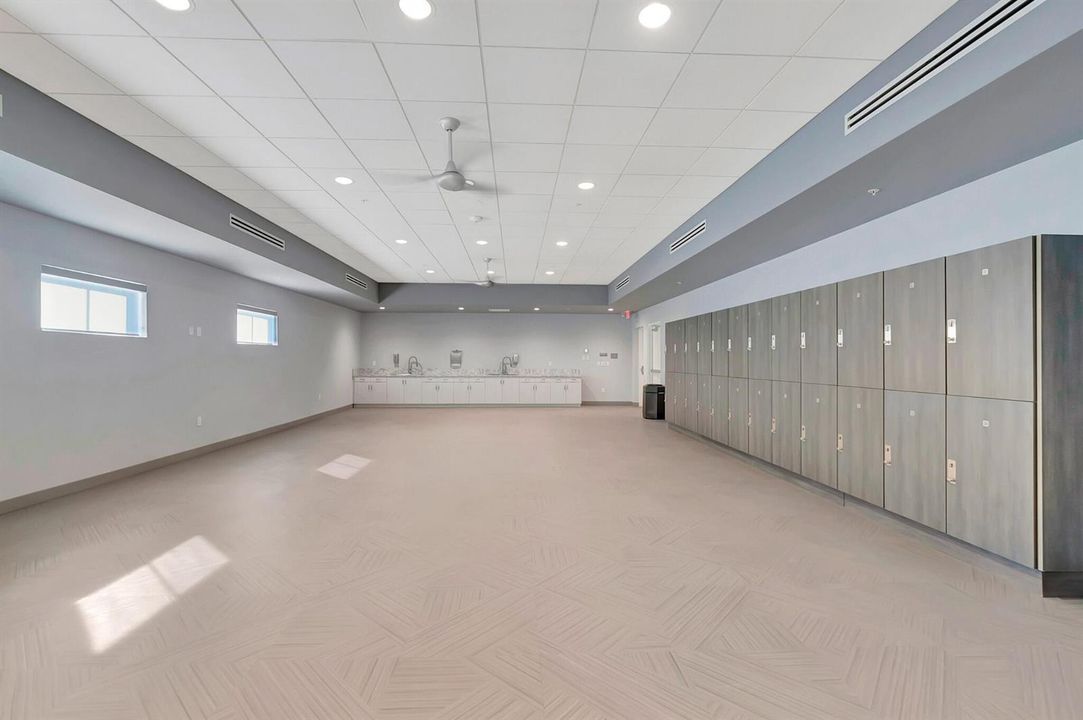 11_social_card_room
