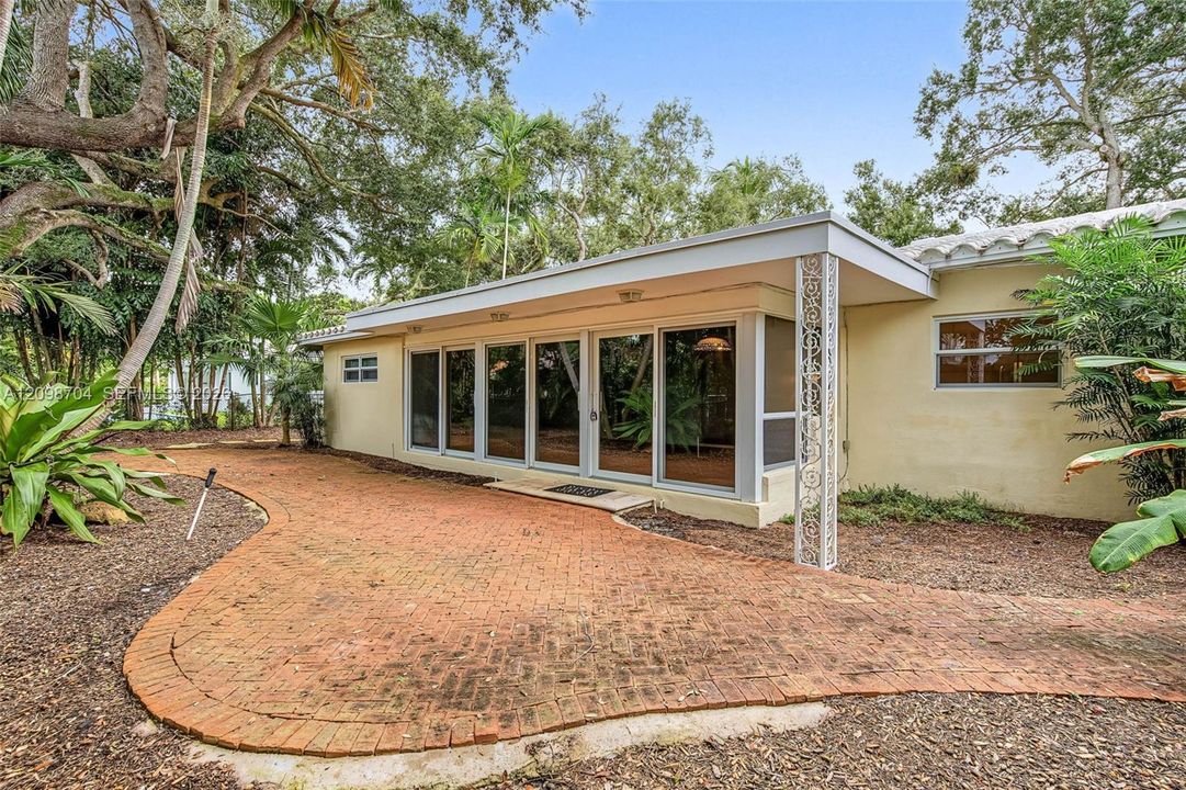 For Rent: $8,950 (4 beds, 4 baths, 2706 Square Feet)