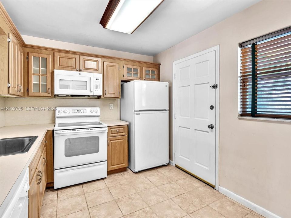 For Rent: $1,850 (1 beds, 1 baths, 812 Square Feet)