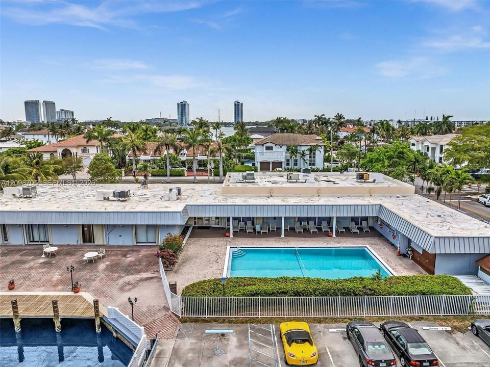 For Rent: $1,850 (1 beds, 1 baths, 812 Square Feet)